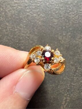 Vintage Gold-Tone Ruby Rhinestone Cluster Ring Size 6